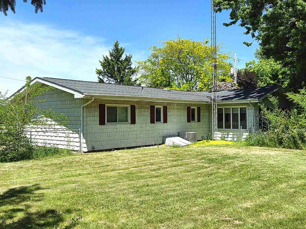 Photo of 3110 N State Road 5 Highway, Cromwell, IN 46732 (MLS # 202621463)
