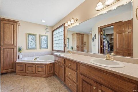Tiny photo for 103 Matthew Cove, Auburn, IN 46706 (MLS # 202641927)