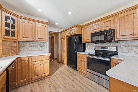 Tiny photo for 103 Matthew Cove, Auburn, IN 46706 (MLS # 202641927)