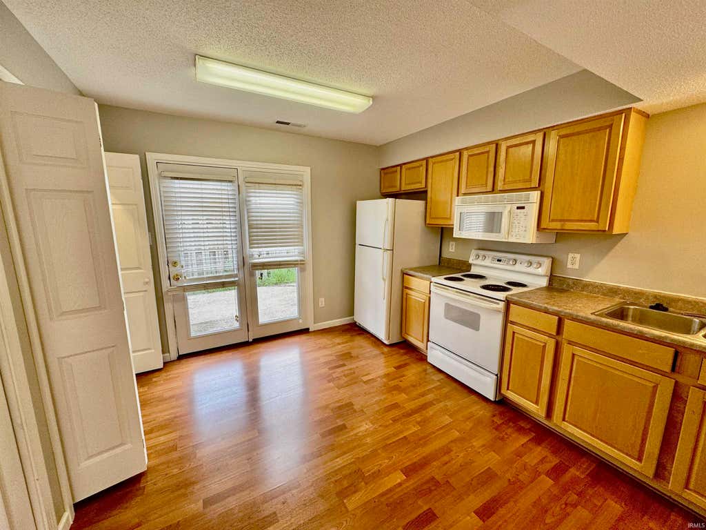 Photo of 3404 S Oaklawn Circle, Bloomington, IN 47401 (MLS # 202631165)