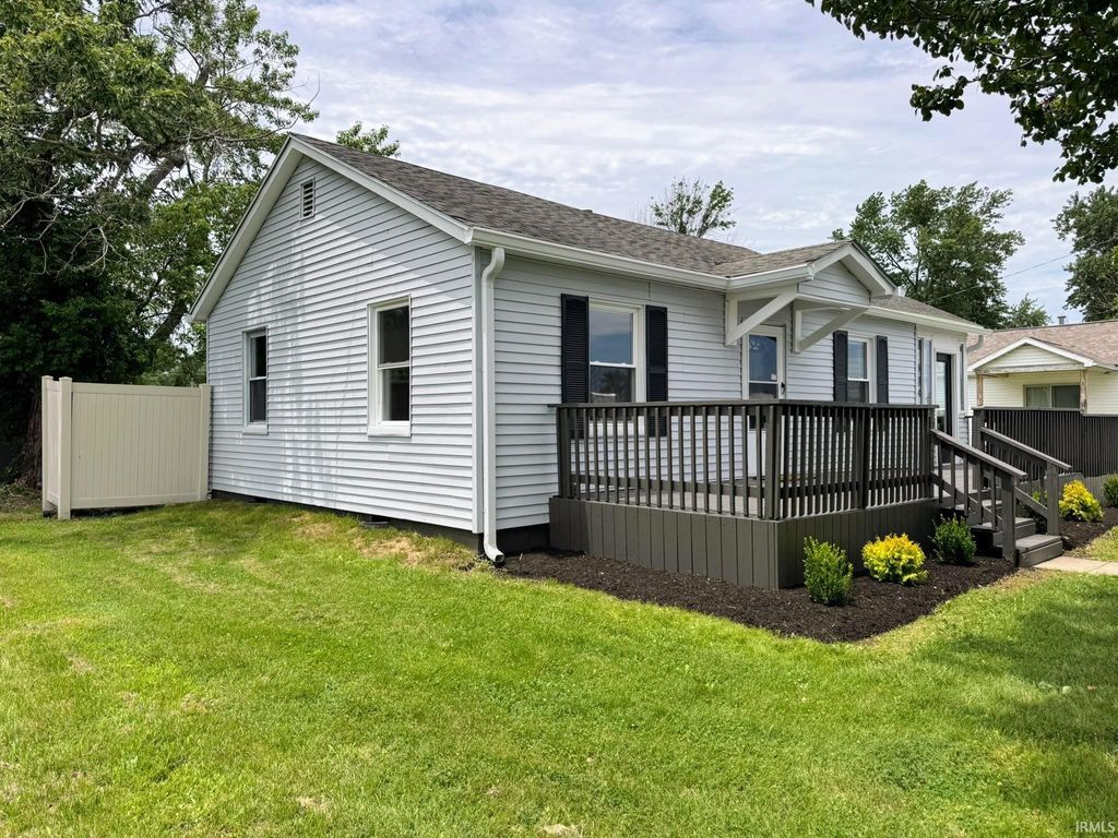 Photo of 5814 N Fares Avenue, Evansville, IN 47711 (MLS # 202624121)