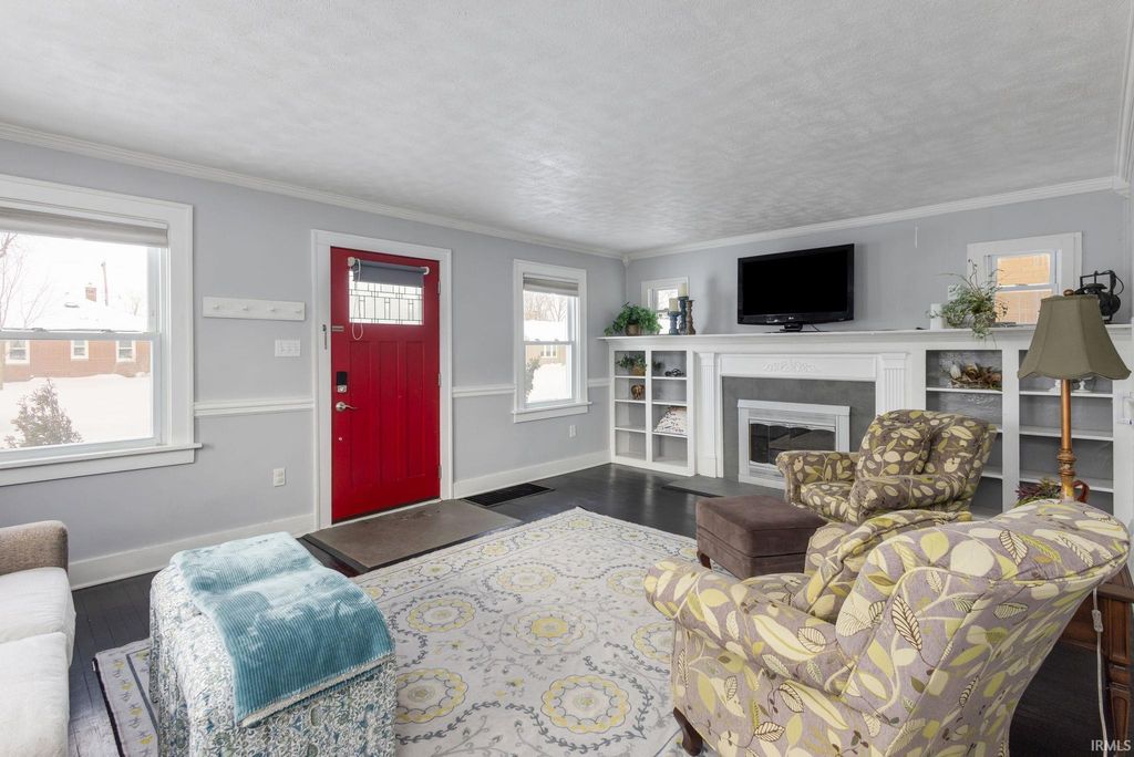 Photo of 402 N Victoria Street, Mishawaka, IN 46544 (MLS # 202603266)