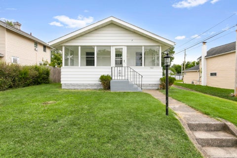 Photo of 722 S 36Th Street, South Bend, IN 46615 (MLS # 202635285)