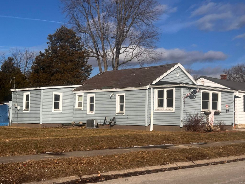 Photo of 1414 Gardendale Avenue, Huntington, IN 46750 (MLS # 202602373)