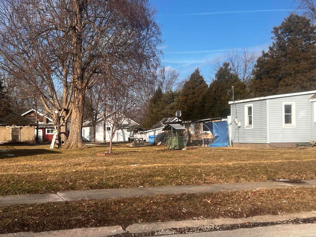 Photo of 1414 Gardendale Avenue, Huntington, IN 46750 (MLS # 202602373)