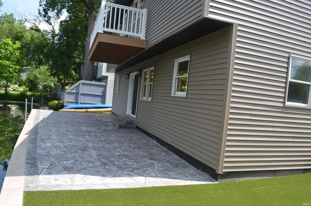 Photo of 11683 N Black Point Road, Syracuse, IN 46567 (MLS # 202627789)