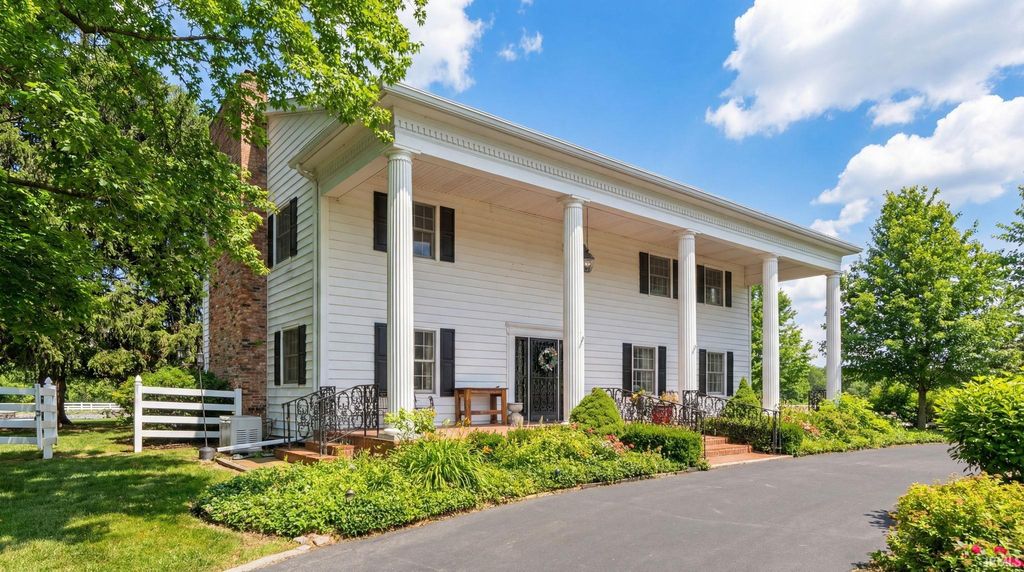 Photo of 3083 County Rd 36, Auburn, IN 46706 (MLS # 202607167)