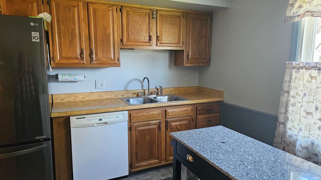 Photo of 415 Meadow Lane, Bluffton, IN 46714 (MLS # 202613962)