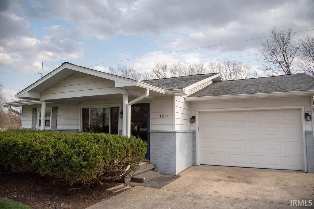 Photo of 1901 E 14 Street, Muncie, IN 47302 (MLS # 202610851)