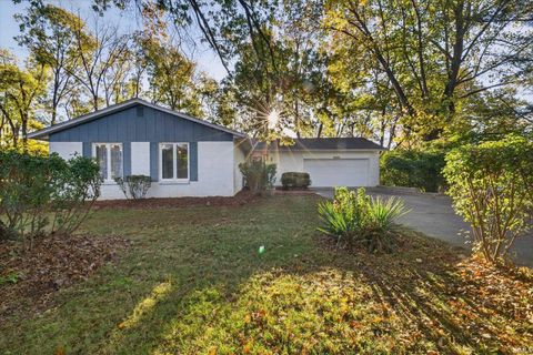 Photo of 1529 E Dunstan Drive, Bloomington, IN 47401 (MLS # 202543343)