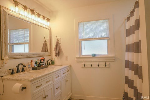 Tiny photo for 231 E Oak Street, Lynnville, IN 47619 (MLS # 202643574)