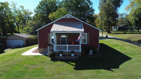 Tiny photo for 231 E Oak Street, Lynnville, IN 47619 (MLS # 202643574)