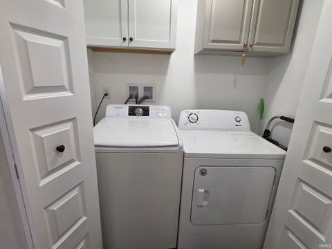 Tiny photo for 231 E Oak Street, Lynnville, IN 47619 (MLS # 202643574)
