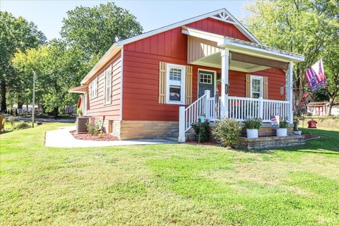 Tiny photo for 231 E Oak Street, Lynnville, IN 47619 (MLS # 202643574)