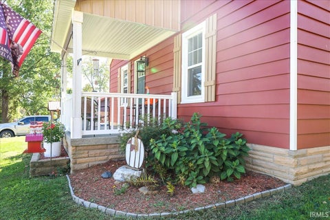 Tiny photo for 231 E Oak Street, Lynnville, IN 47619 (MLS # 202643574)