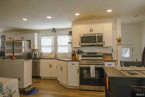 Tiny photo for 231 E Oak Street, Lynnville, IN 47619 (MLS # 202643574)