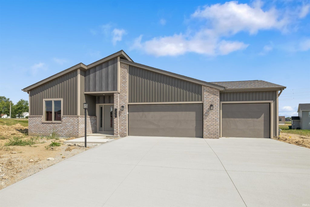 Photo of 1446 Paradise Cay Cove, Fort Wayne, IN 46818 (MLS # 202625875)