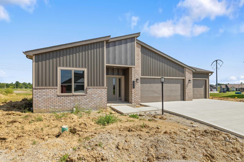 Photo of 1446 Paradise Cay Cove, Fort Wayne, IN 46818 (MLS # 202625875)