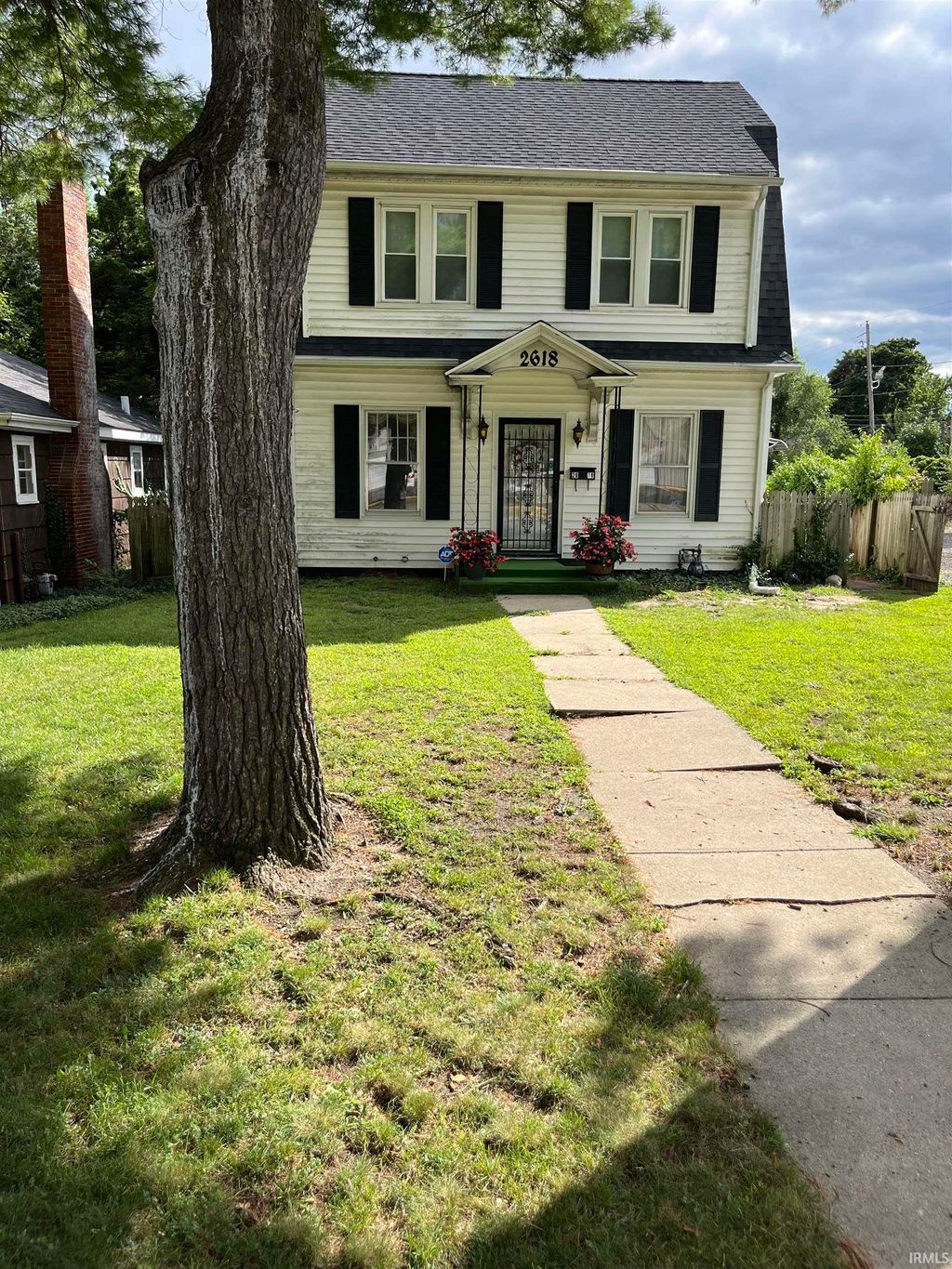 Photo of 2618 Lincoln Way West Avenue, South Bend, IN 46628 (MLS # 202609324)