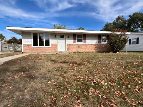 Photo of 800 Maumee Drive, Kokomo, IN 46902 (MLS # 202543691) Photo of 800 Maumee Drive, Kokomo, IN 46902 (MLS # 202543691)