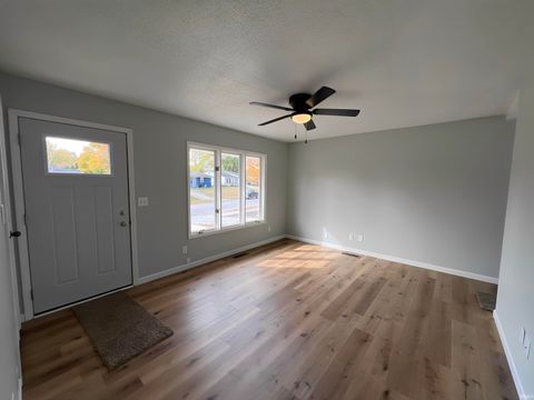 Tiny photo for 800 Maumee Drive, Kokomo, IN 46902 (MLS # 202543691)