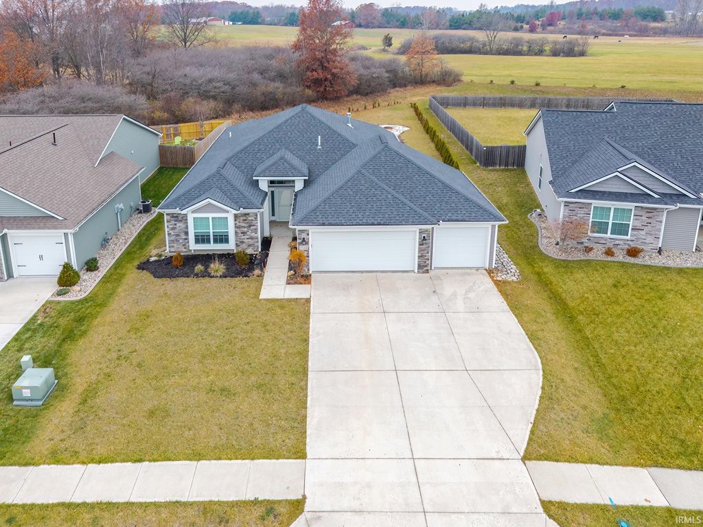 Photo of 7526 Macbeth Passage, Fort Wayne, IN 46818 (MLS # 202546735)