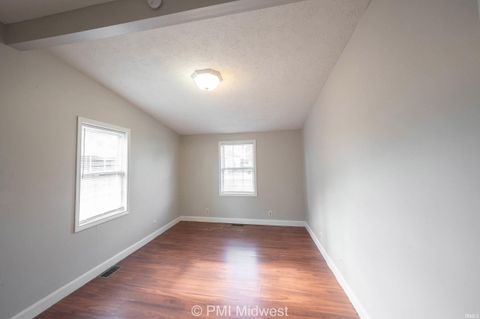 Tiny photo for 921 S Buckeye Street, Kokomo, IN 46901 (MLS # 202601570)