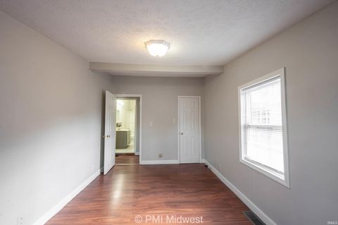 Tiny photo for 921 S Buckeye Street, Kokomo, IN 46901 (MLS # 202601570)