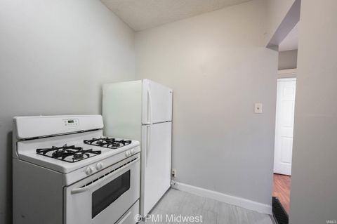 Tiny photo for 921 S Buckeye Street, Kokomo, IN 46901 (MLS # 202601570)