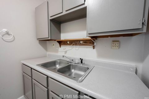 Tiny photo for 921 S Buckeye Street, Kokomo, IN 46901 (MLS # 202601570)