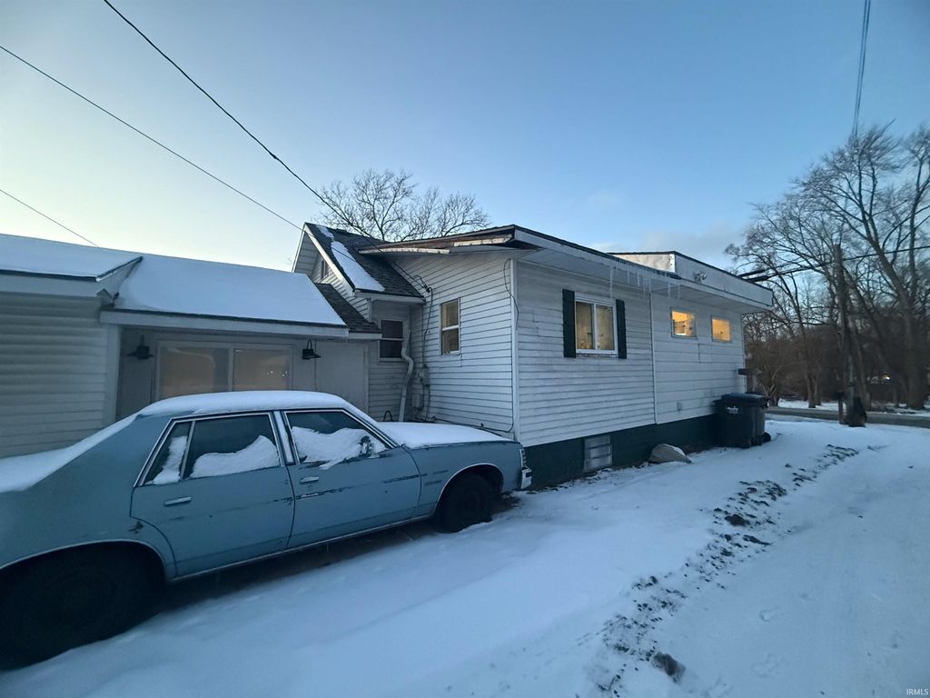 Photo of 1913 Illinois Street, Elkhart, IN 46516 (MLS # 202601898)