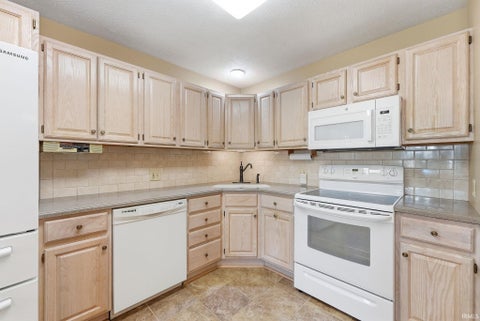 Tiny photo for 5600 W Sun Point Drive, Muncie, IN 47304 (MLS # 202640290)
