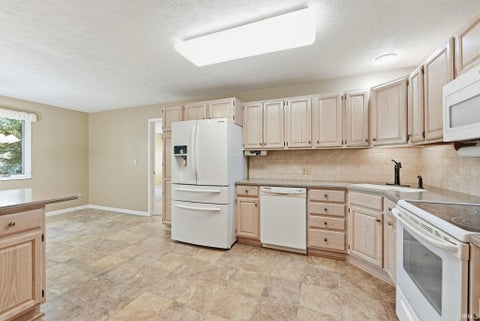 Tiny photo for 5600 W Sun Point Drive, Muncie, IN 47304 (MLS # 202640290)