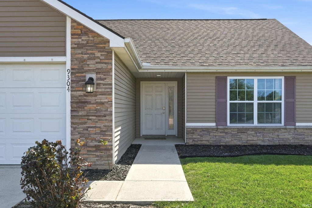 Photo of 9304 Acacia Passage, Fort Wayne, IN 46835 (MLS # 202642584)