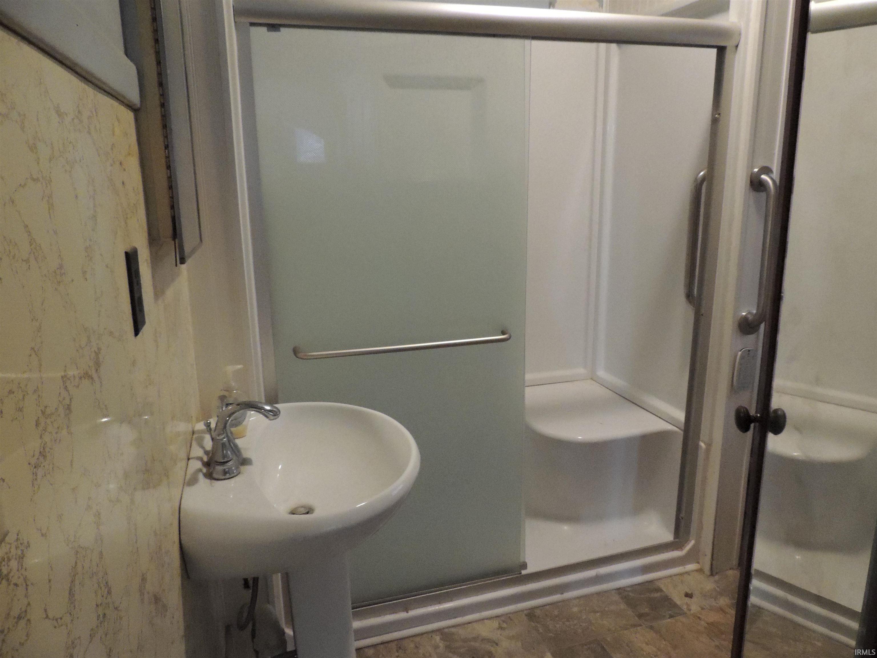 Frankfort, Indiana 46041, United States, 3 Bedrooms Bedrooms, ,1 BathroomBathrooms,Residential,Active,248169