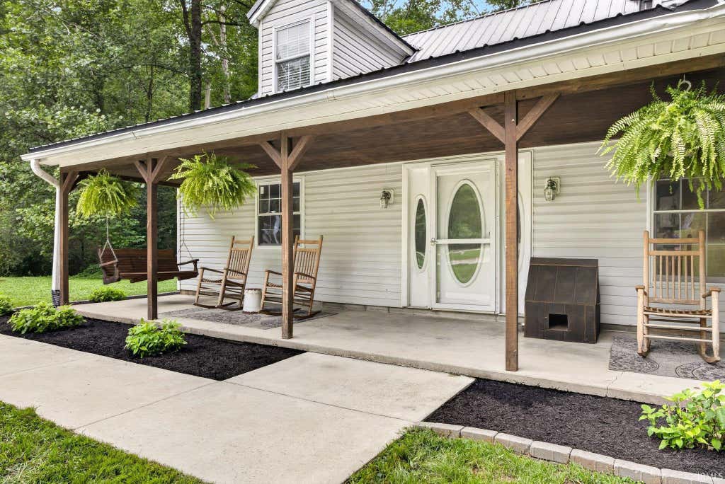 Photo of 7275 N Ferry Road, Bloomfield, IN 47424 (MLS # 202632388)