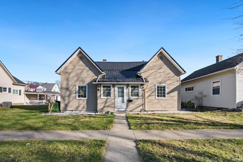 Photo of 209 E Ohio Street, Bluffton, IN 46714 (MLS # 202609162)