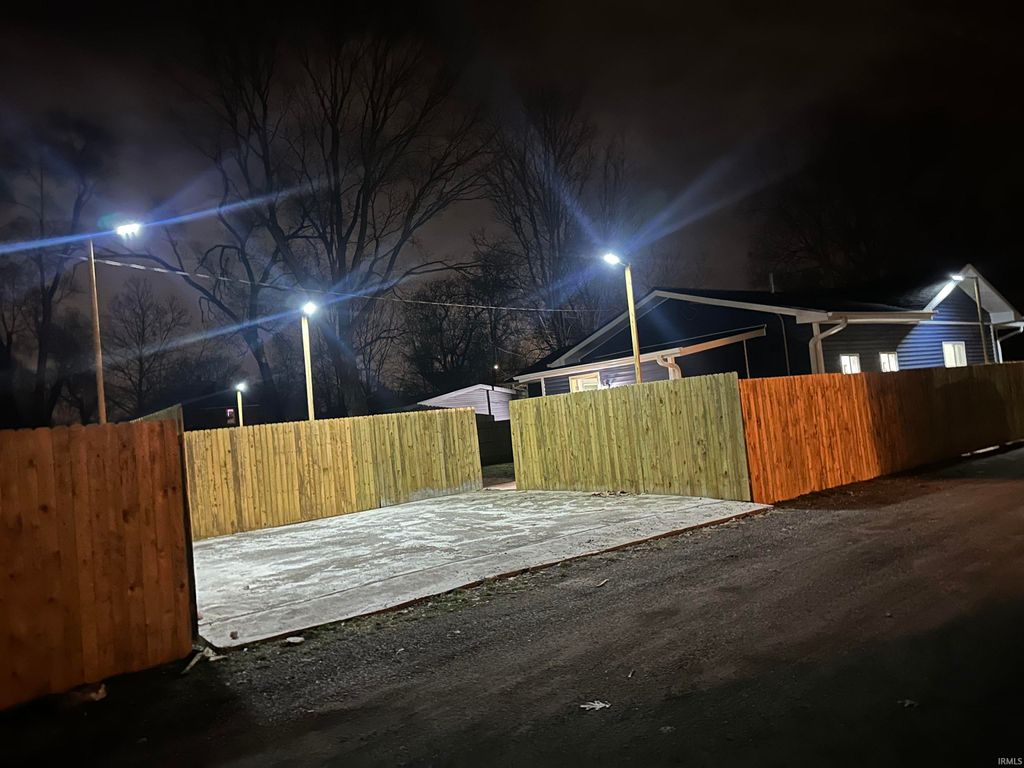 Photo of 916 W Baline Avenue, Elkhart, IN 46516 (MLS # 202608189)