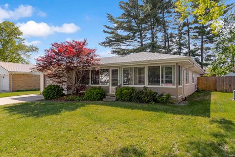 Photo of 211 Lody Lane, Kokomo, IN 46901 (MLS # 202618173)