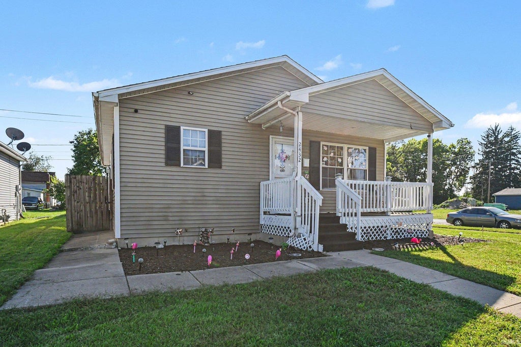 Photo of 2432 Linden Avenue, South Bend, IN 46628 (MLS # 202640321)