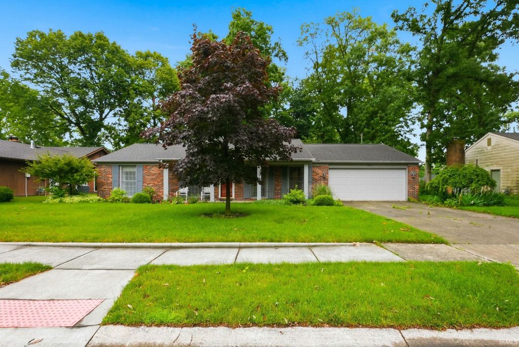 Photo of 1612 Benham Drive, Fort Wayne, IN 46815 (MLS # 202625354)