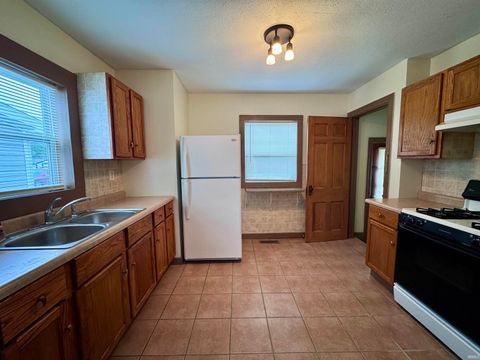 Tiny photo for 816 E Dixon Street, Kokomo, IN 46901 (MLS # 202540675)