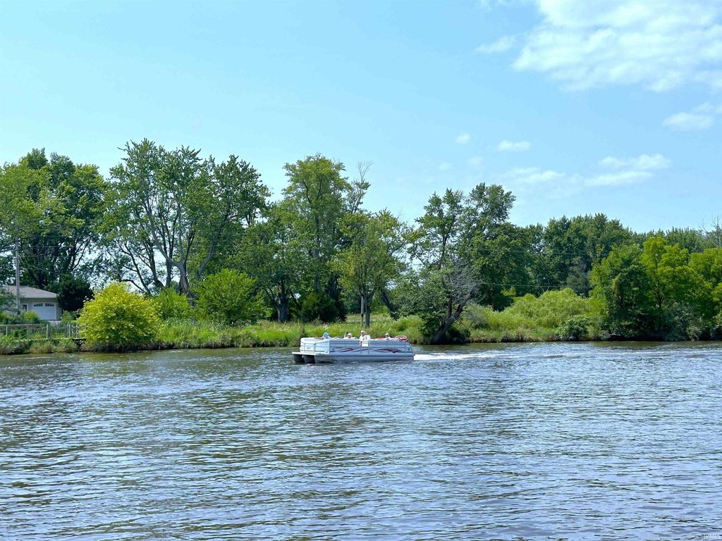 Photo of 7708 N Barekman Court, Monticello, IN 47960 (MLS # 202613244)