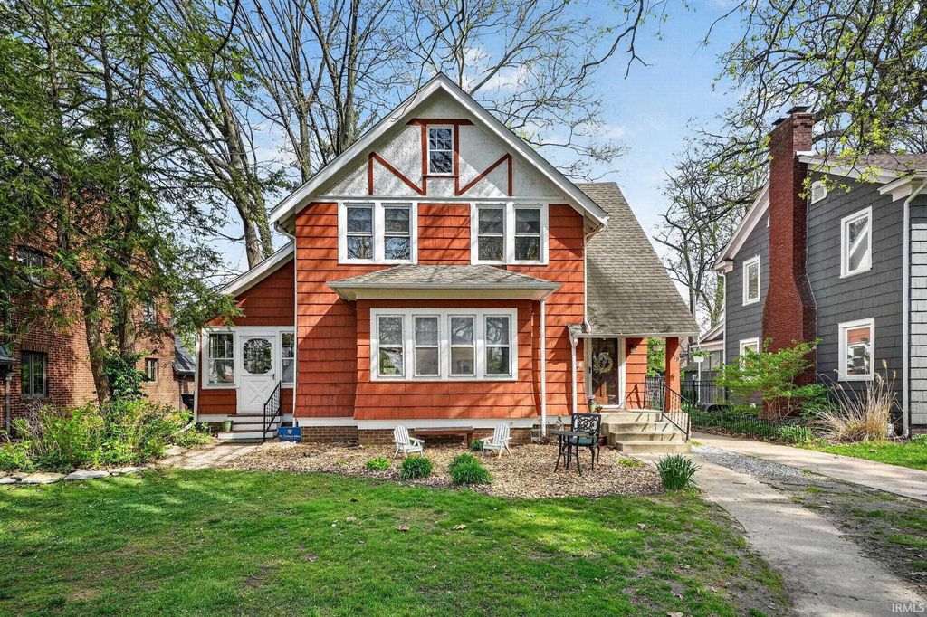 Photo of 1319 Sunnymede Avenue, South Bend, IN 46615 (MLS # 202614590)