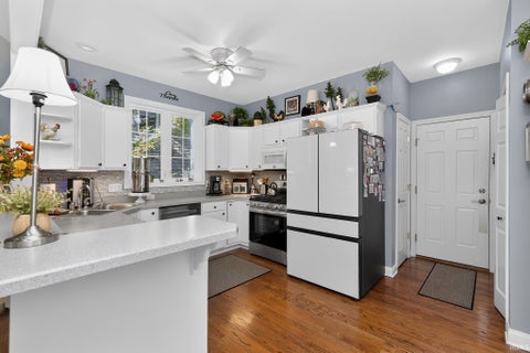 Tiny photo for 1609 S Lake George Drive, Mishawaka, IN 46545 (MLS # 202642401)