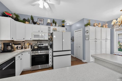 Tiny photo for 1609 S Lake George Drive, Mishawaka, IN 46545 (MLS # 202642401)
