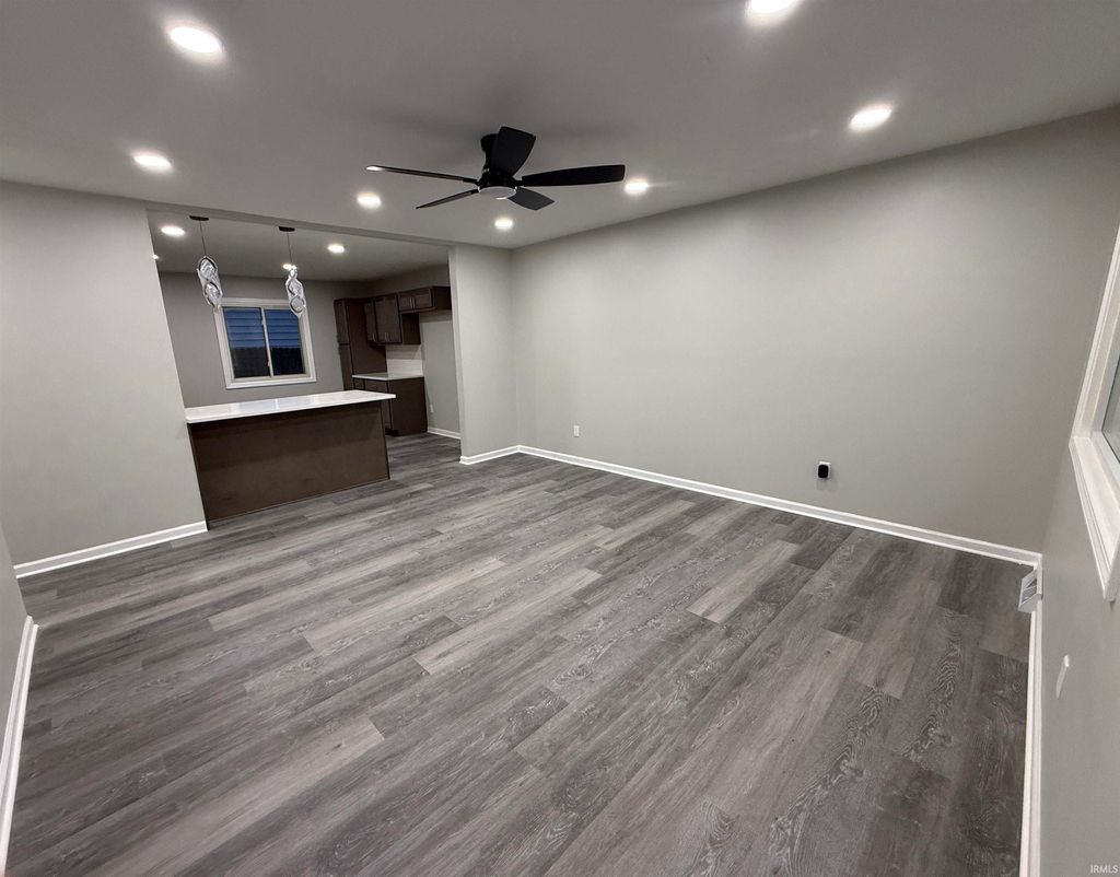 Photo of 201 E Russ Avenue, Mishawaka, IN 46545 (MLS # 202549736)