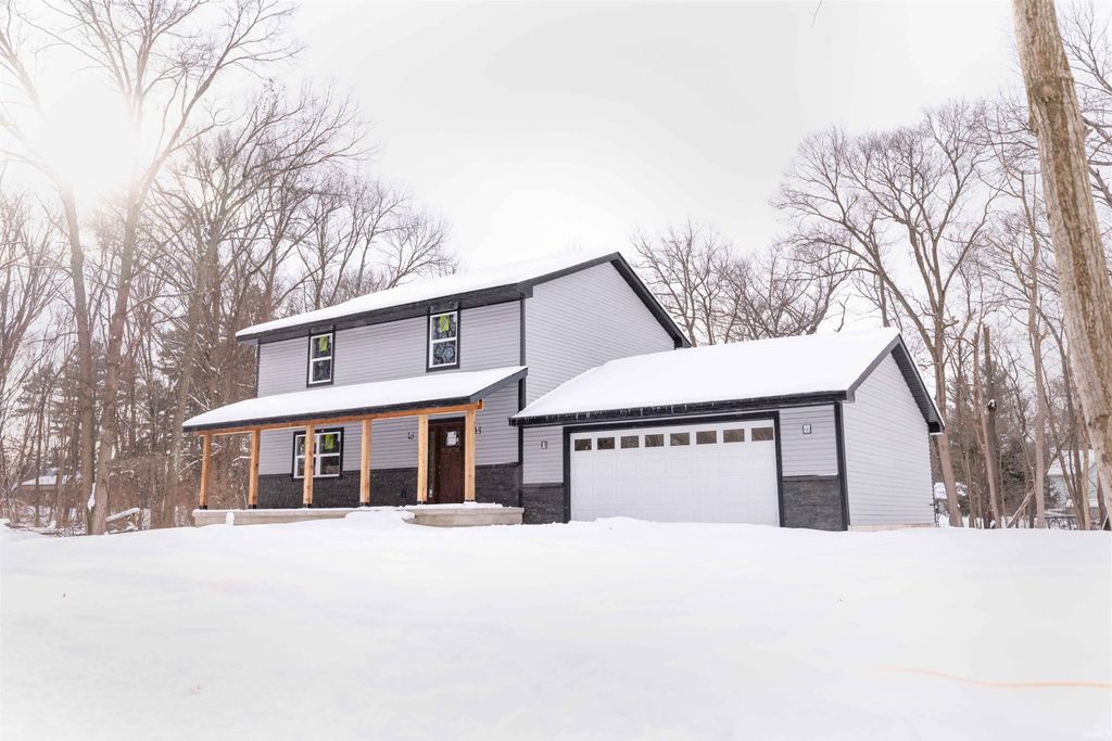 Photo of 51249 Courtyard Lane, Elkhart, IN 46514 (MLS # 202604457)