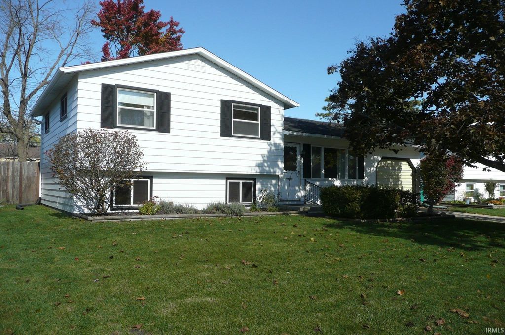 Photo of 2732 Prescott Drive, Mishawaka, IN 46544 (MLS # 202544375)