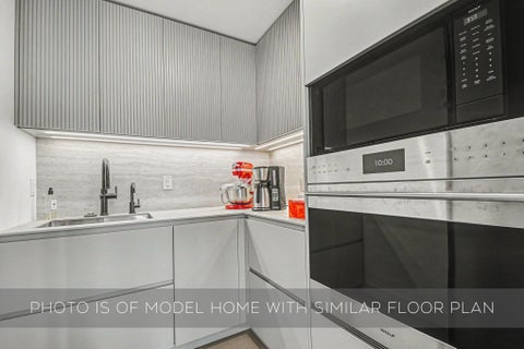 Tiny photo for 312 E Colfax Ave #503, South Bend, IN 46617 (MLS # 202638895)